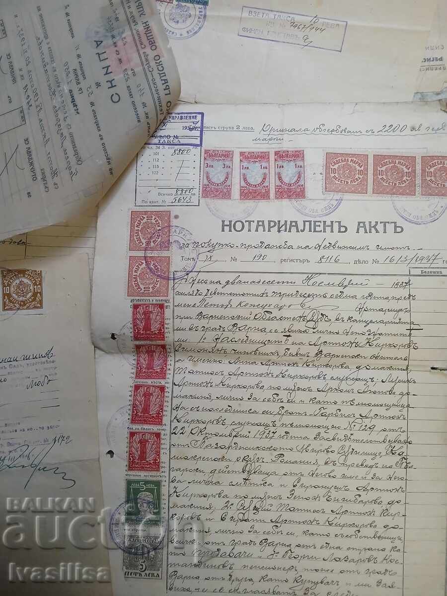 Παράδοση Πολλά παλιά έγγραφα με πολλές σφραγίδες