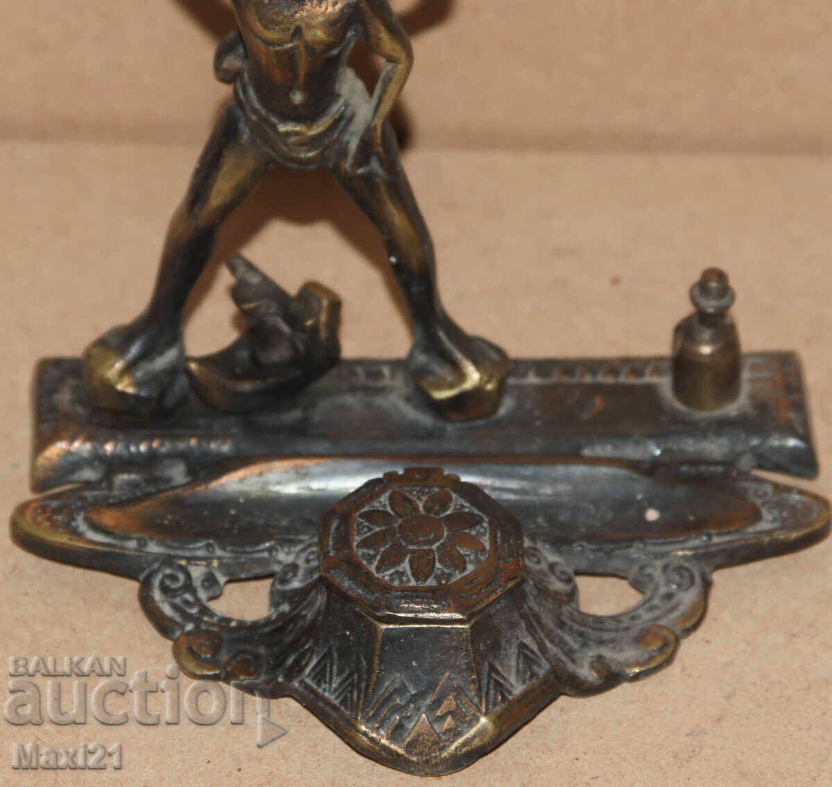 Доставка на Старинна метална мастилница скулптура