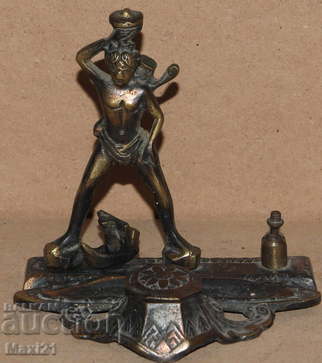 Старинна метална мастилница скулптура