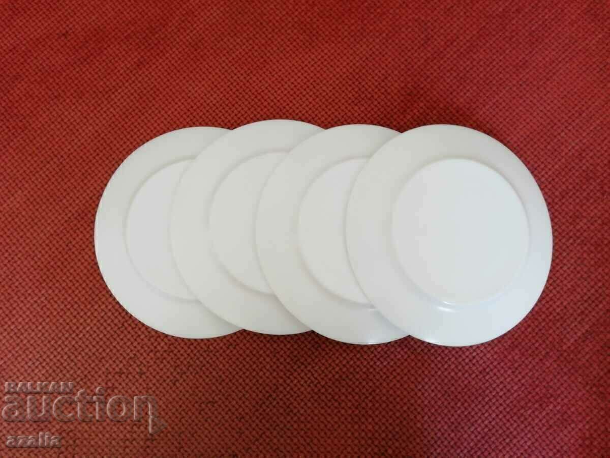 Set of plates f20 cm 4 pieces arcopal with price 12.00 BGN | € 6.14 Set of plates f20 cm 4 pieces arcopal with price 12.00 BGN | € 6.14