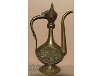 Cană ibric din alamă veche, lucrată manual