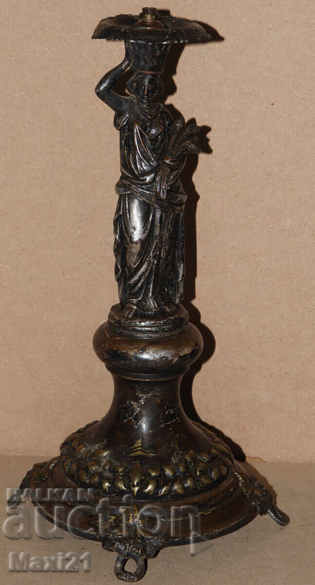 Sculptură antică, din alamă argintată, sfeșnic cu preț 550.00 BGN | € 281.21