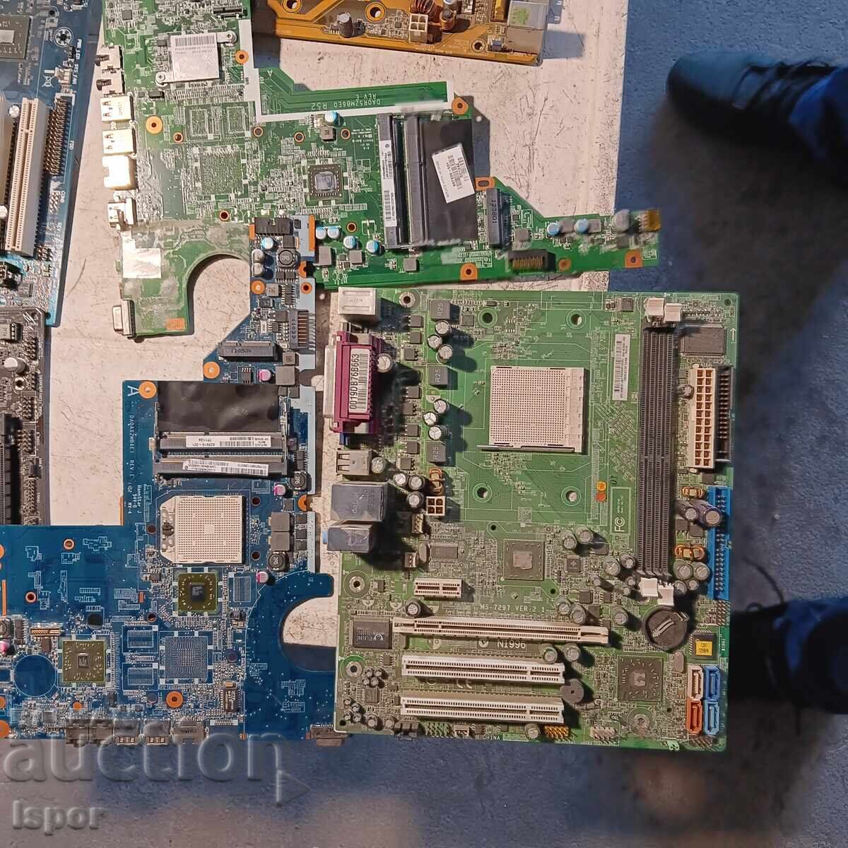 Delivery of 7 motherboards Delivery of 7 motherboards