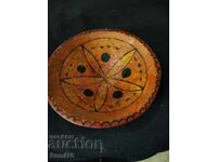 Дървена рисувана чиния