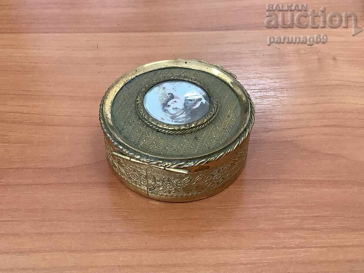 Cutie pentru bijuterii - circa 1850 - 1900 cu preț 186.00 BGN | € 95.10