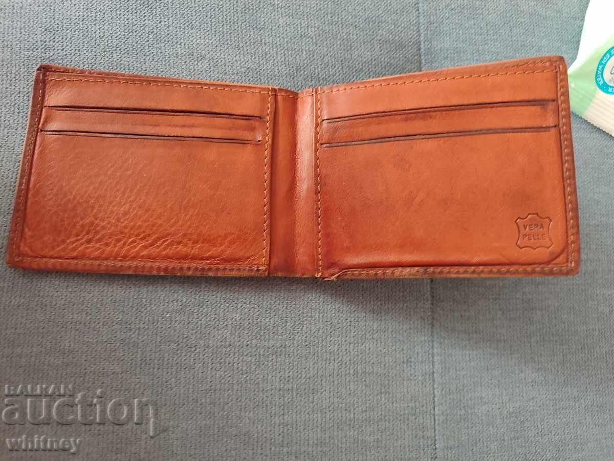 Delivery of Italian old leather wallet Delivery of Italian old leather wallet