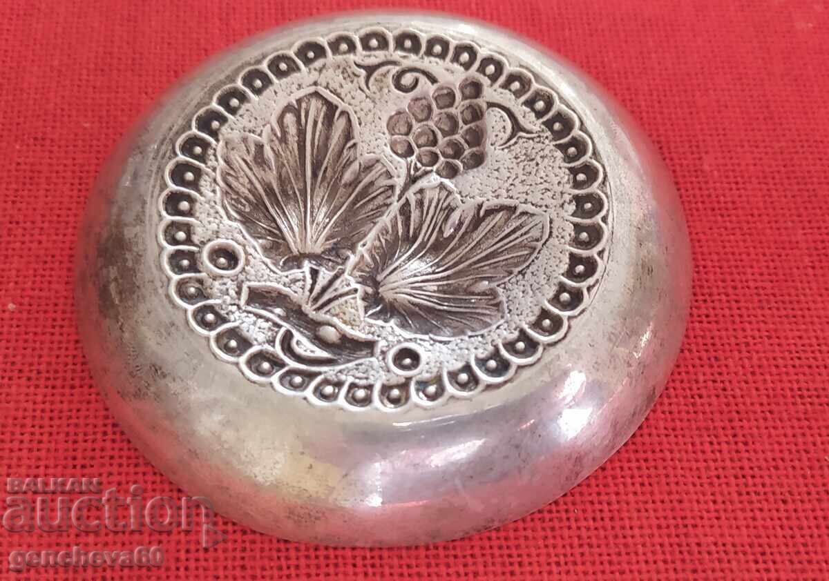 Micul farfurioară rară veche de argint cu motive florale cu preț € 70.00 | 136.91 BGN