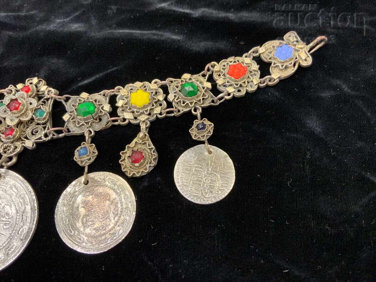 Licitație Bijuterie renascentistă filigran argint turcească monede colorate Licitație Bijuterie renascentistă filigran argint turcească monede colorate