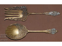 Veselă veche din bronz pentru servire