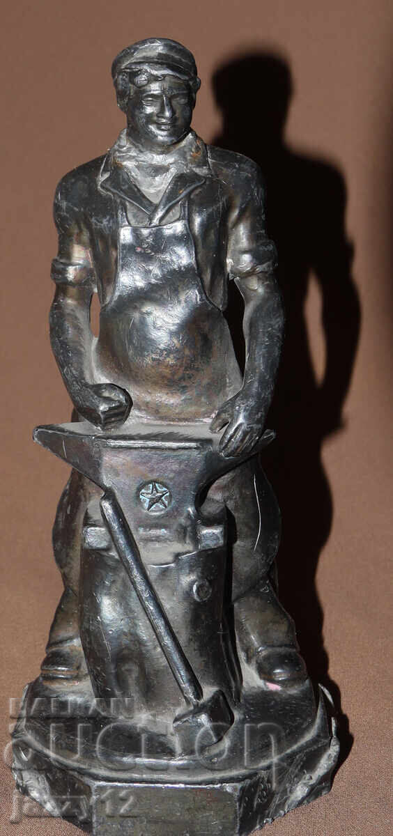 Sculptură metalică veche de fierar cu preț 250.00 BGN | € 127.82