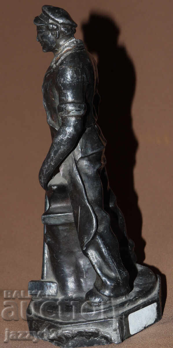 Livrarea Sculptură metalică veche de fierar