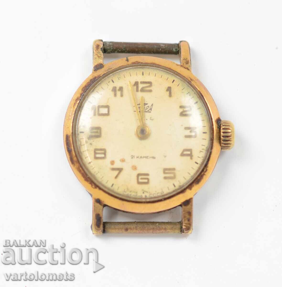 Дамски часовник ЗАРЯ СССР с позлата 10Мк - работи Дамски часовник ЗАРЯ СССР с позлата 10Мк - работи