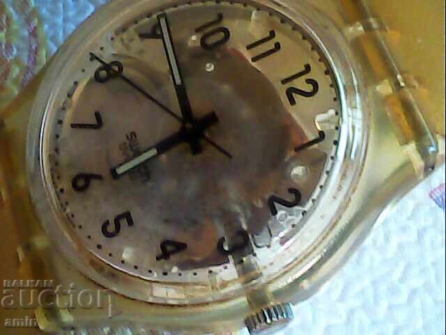 Όμορφο ρολόι Swatch, λειτουργεί άψογα με τιμή 35.00 BGN | € 17.90 Όμορφο ρολόι Swatch, λειτουργεί άψογα με τιμή 35.00 BGN | € 17.90