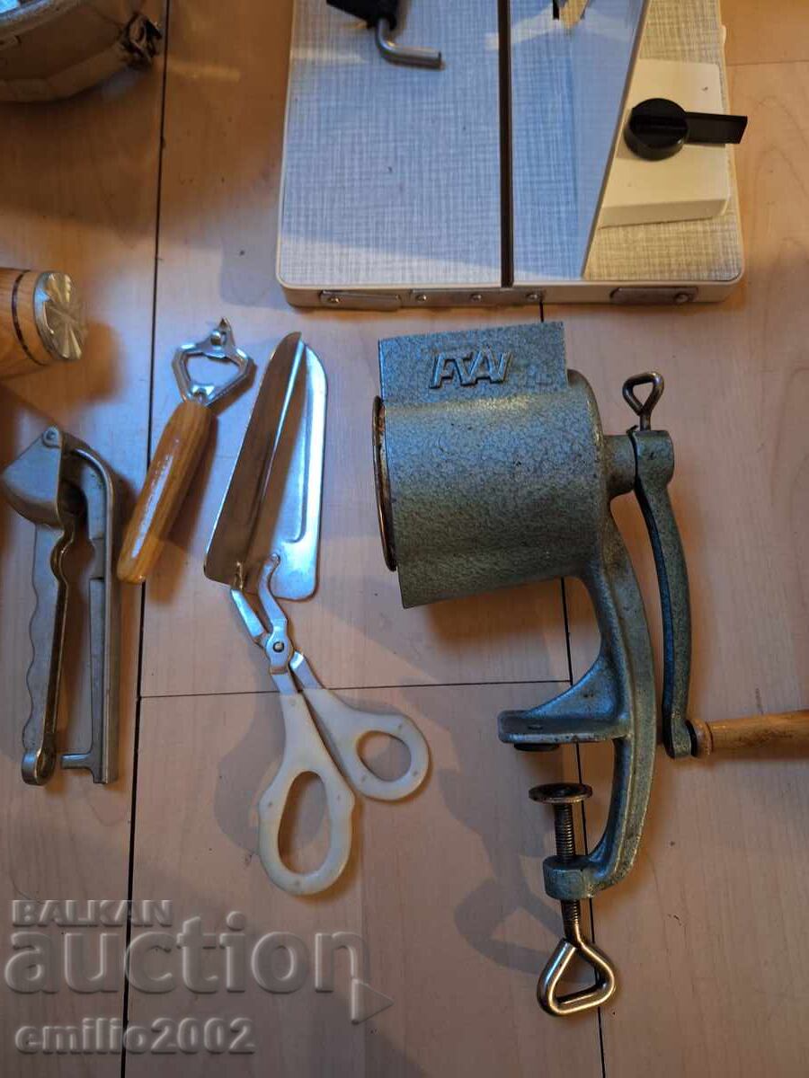 Diverse aparate electrocasnice din trecutul apropiat cu preț 19.00 BGN | € 9.71