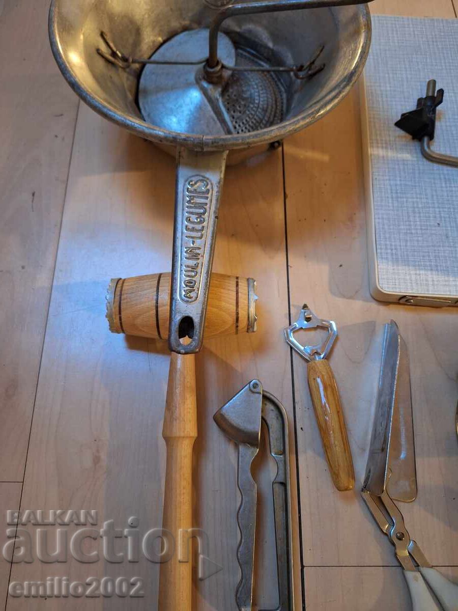 Licitație Diverse aparate electrocasnice din trecutul apropiat