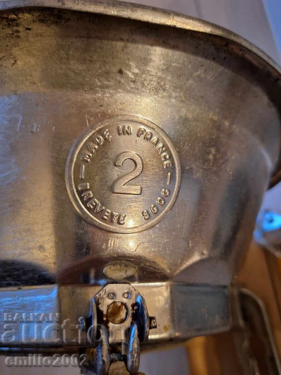 Livrarea Diverse aparate electrocasnice din trecutul apropiat