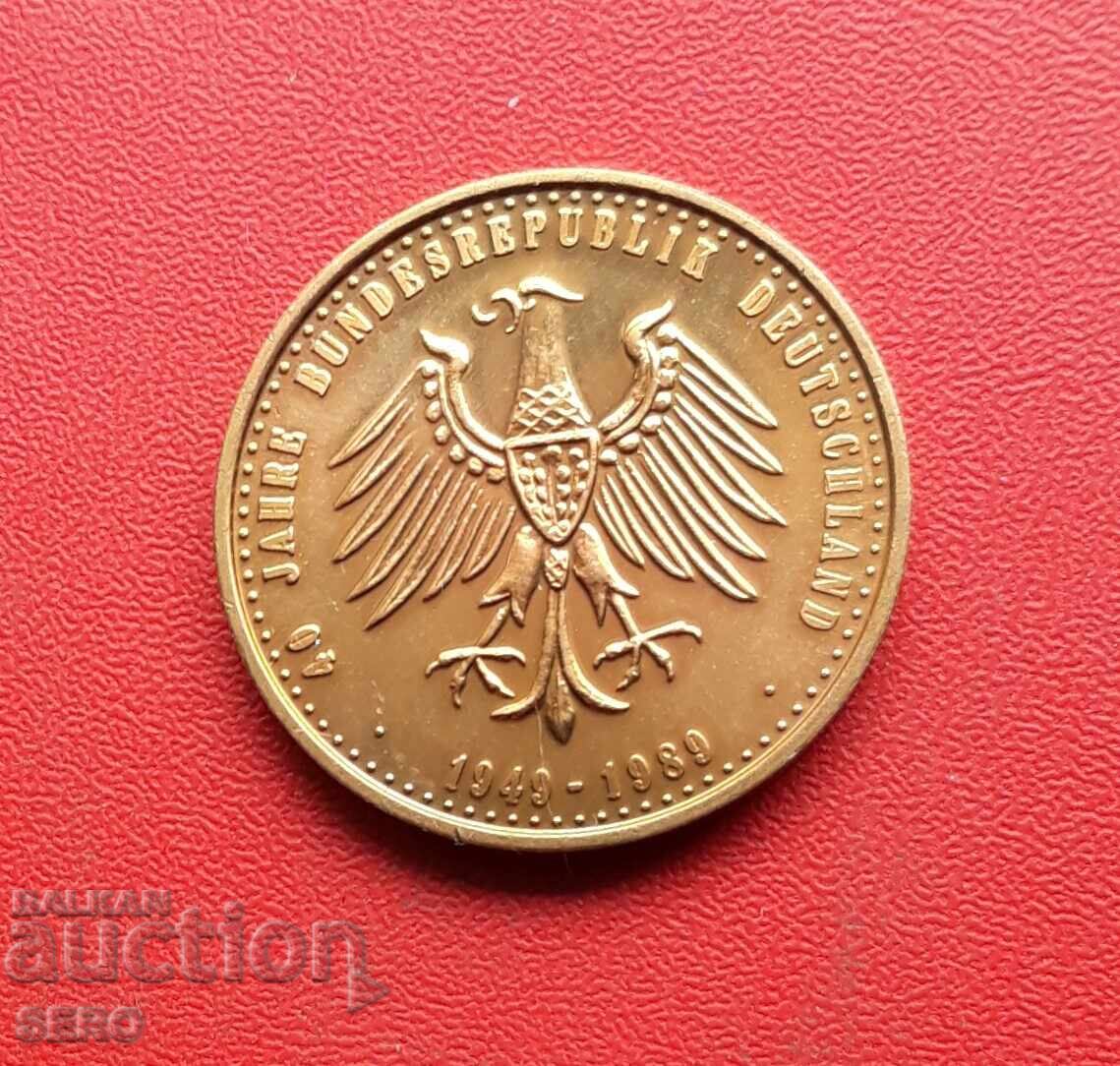 Medalie-Germania-750 grade Berlin cu preț 1.01 BGN | € 0.52