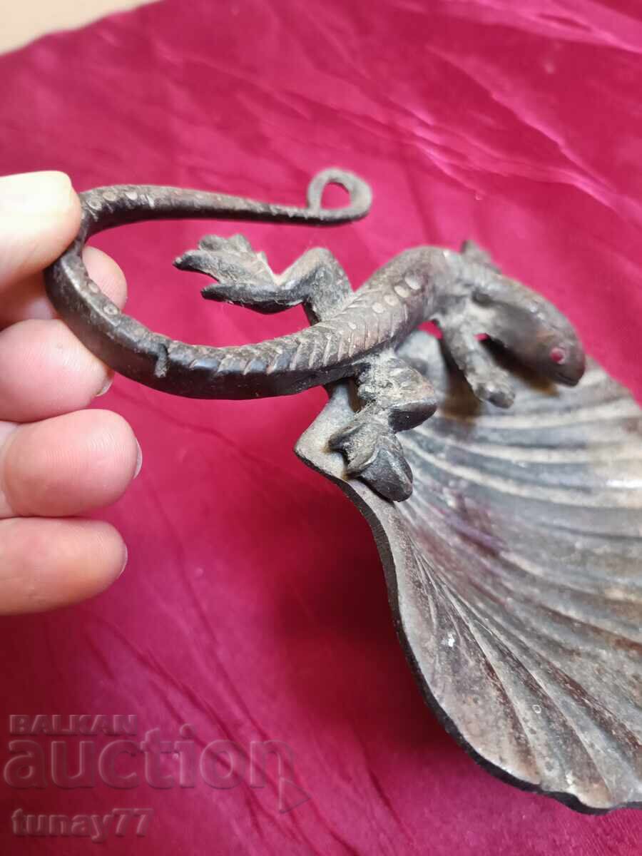 Antique bronze item - ashtray or something else - 6 Antique bronze item - ashtray or something else - 6