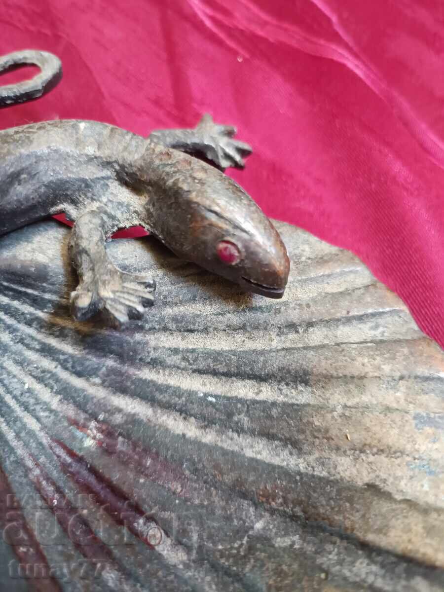 Antique bronze item - ashtray or something else - 7 Antique bronze item - ashtray or something else - 7