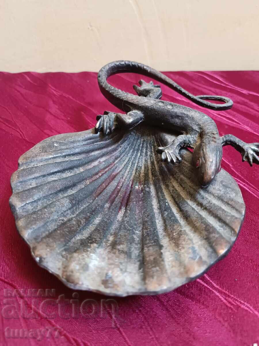 Antique bronze item - ashtray or something else Antique bronze item - ashtray or something else