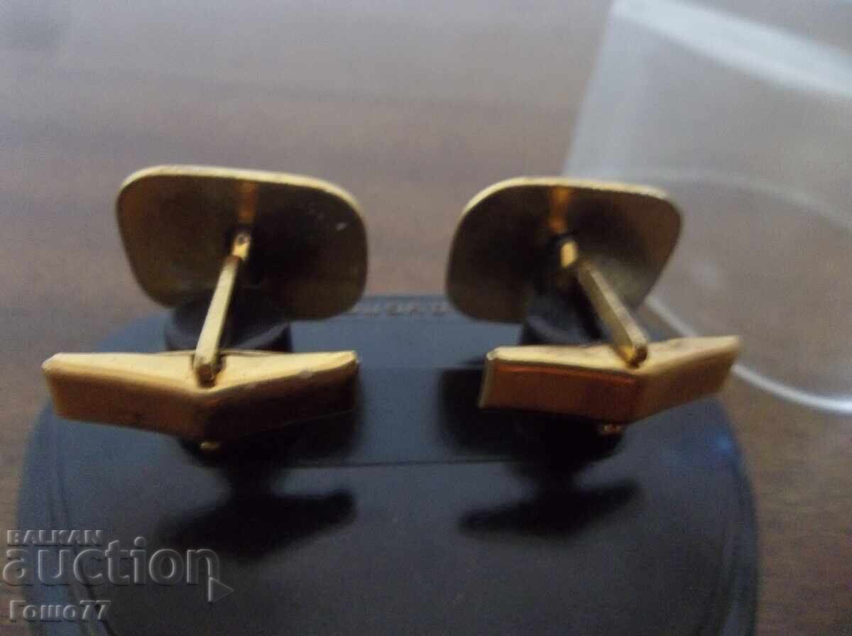 Delivery of Cufflinks