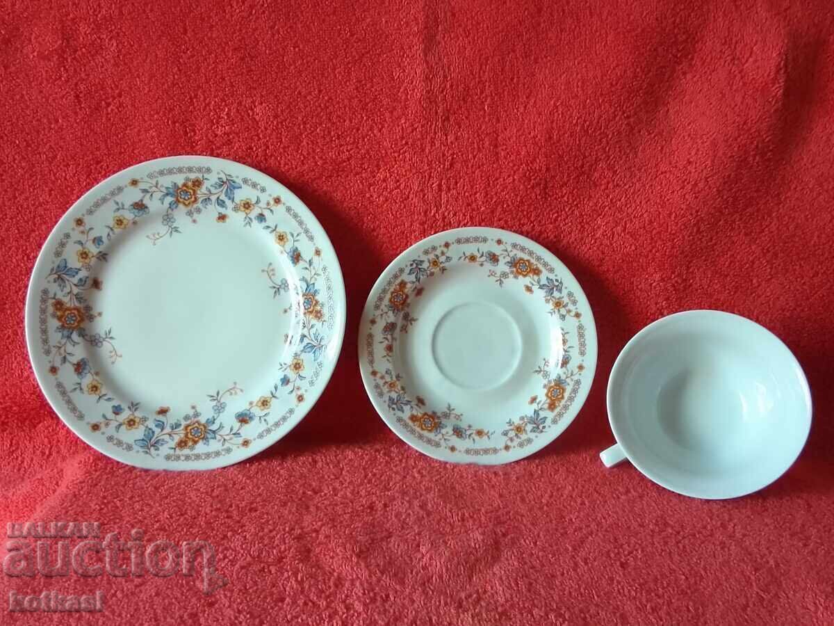 Παλιό σετ τριών τεμαχίων JLMENAU - φλιτζάνι, 2 πιάτα Germany ΓΔΔ GDR με τιμή 35.50 BGN | € 18.15 Παλιό σετ τριών τεμαχίων JLMENAU - φλιτζάνι, 2 πιάτα Germany ΓΔΔ GDR με τιμή 35.50 BGN | € 18.15