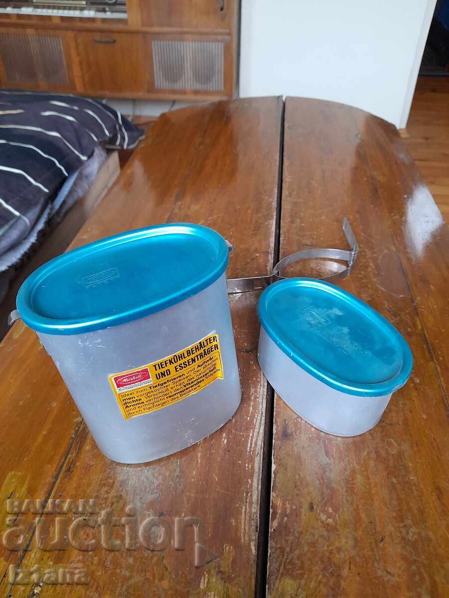 Delivery of Old aluminum food containers