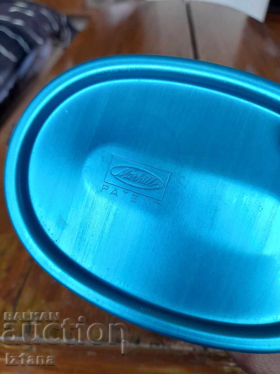 Old aluminum food containers - 6