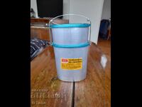 Cutii vechi de aluminiu pentru mâncare