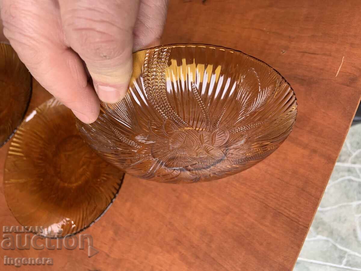 Licitație FARFURIE STICLĂ ORNAMENTE RELIEF COLECȚIE COLORATĂ - 3 BUC