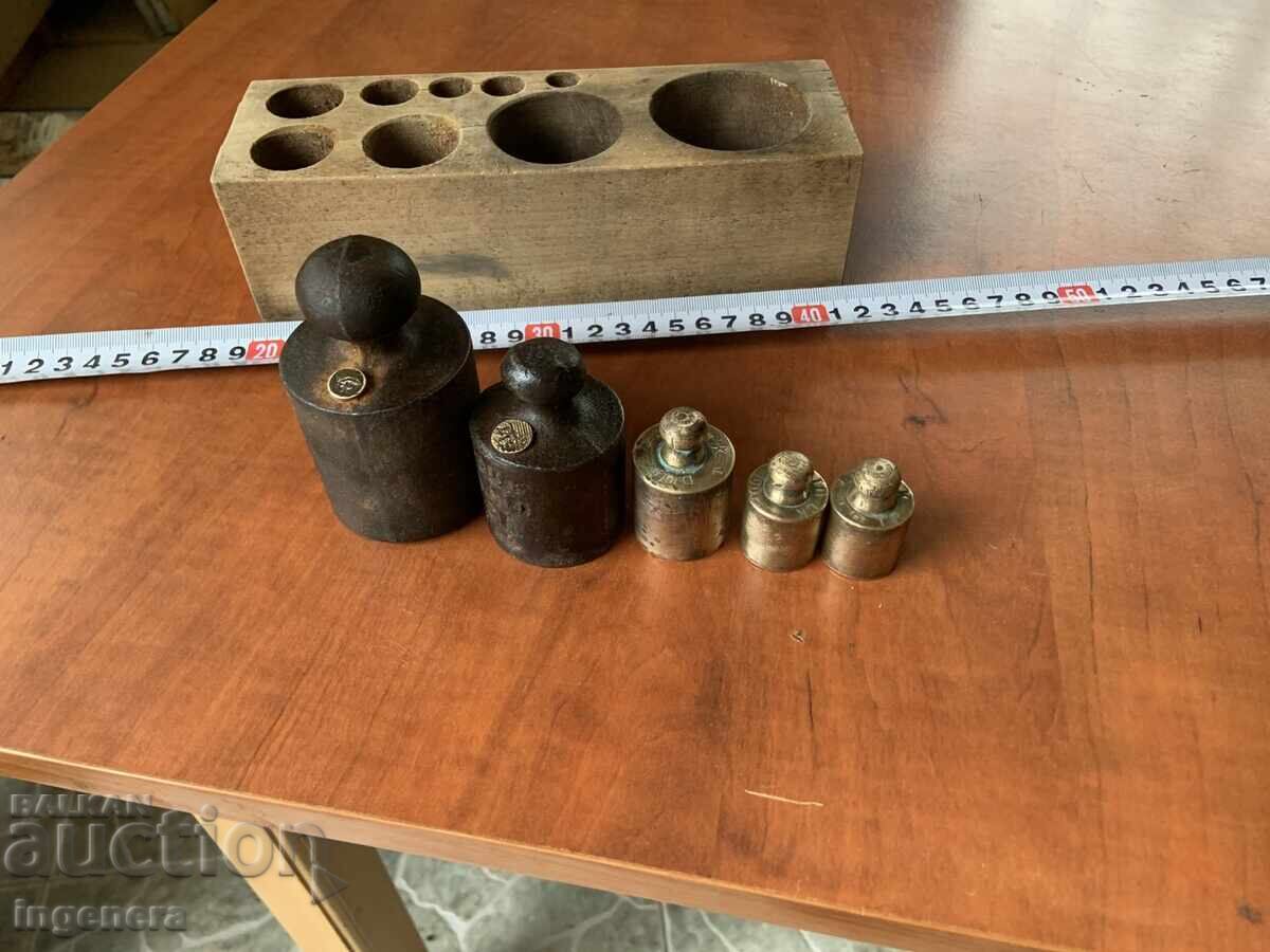 Licitație Măsură greutate topuz cântar 1000,500,200 și 2X 100 GR. ÎN CUIB