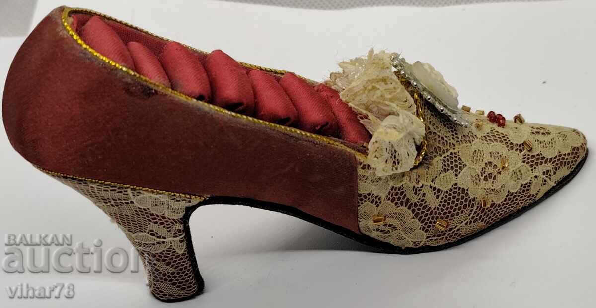 Papuc vechi pentru bijuterii cu preț 69.99 BGN | € 35.79