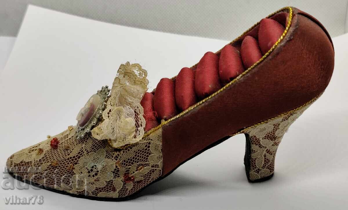 Licitație Papuc vechi pentru bijuterii