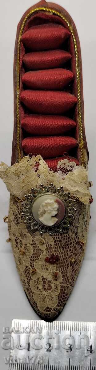 Livrarea Papuc vechi pentru bijuterii