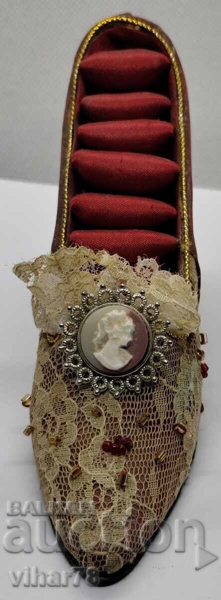 Old slipper for jewelry