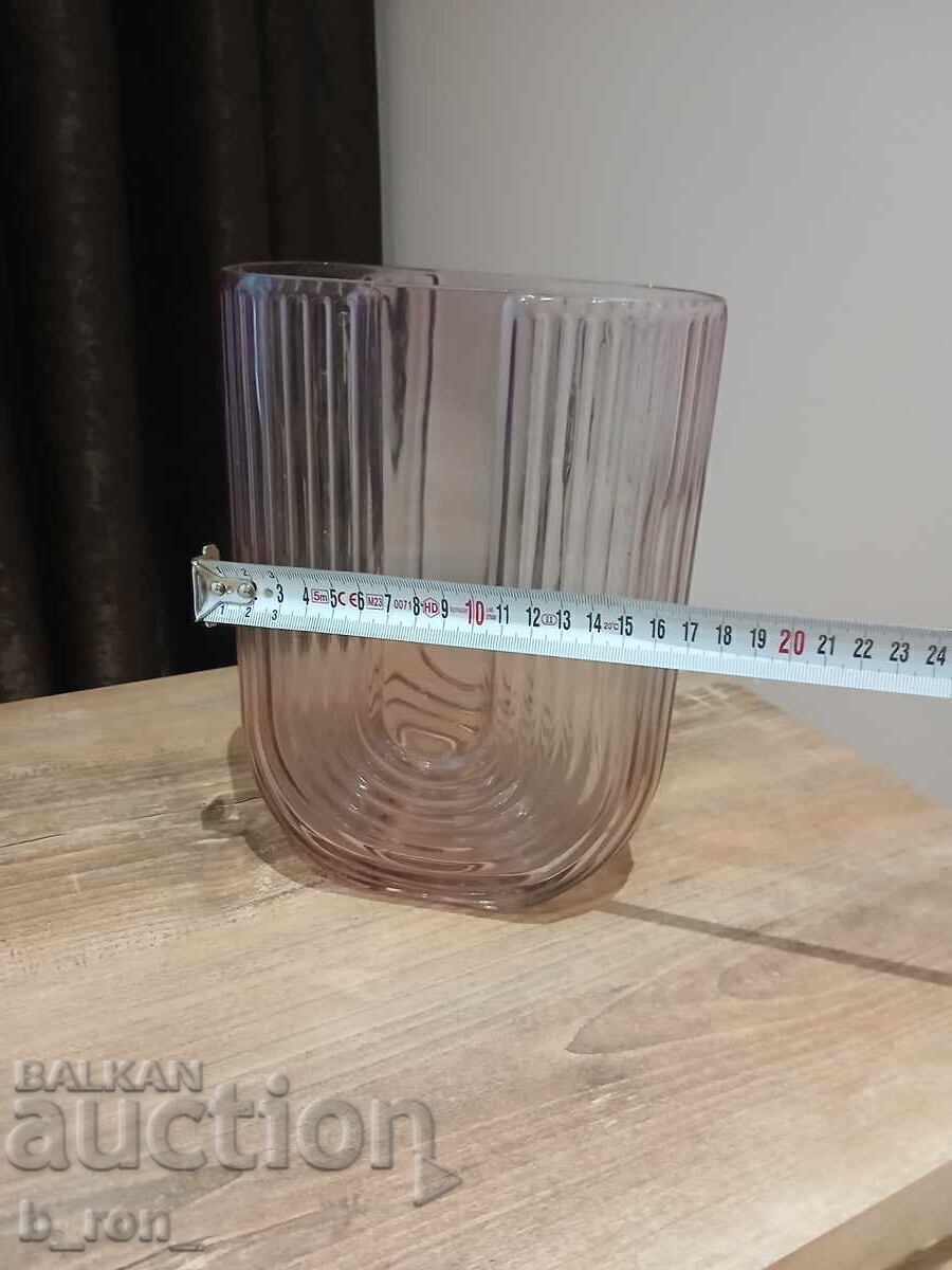 Delivery of Glass vase Delivery of Glass vase