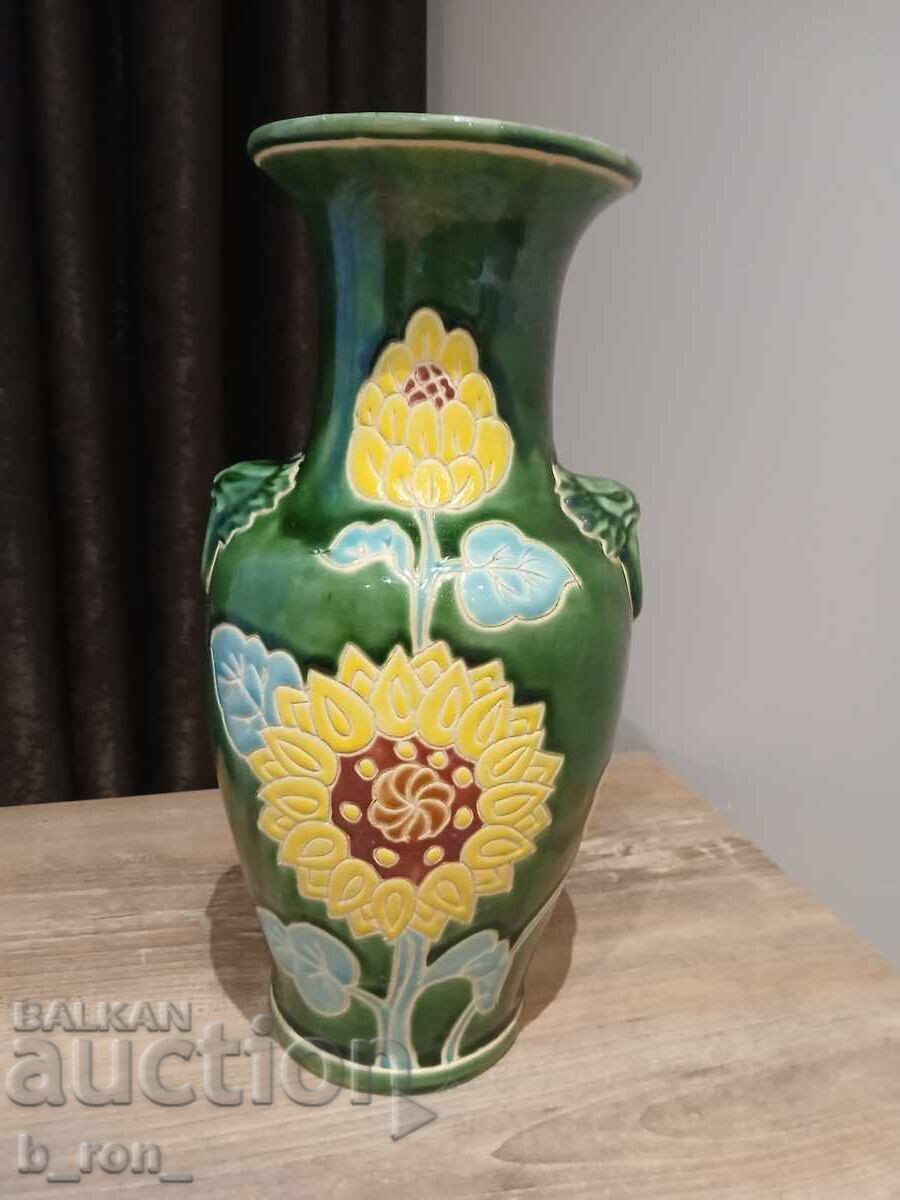 Vaza de portelan cu preț 80.00 BGN | € 40.90