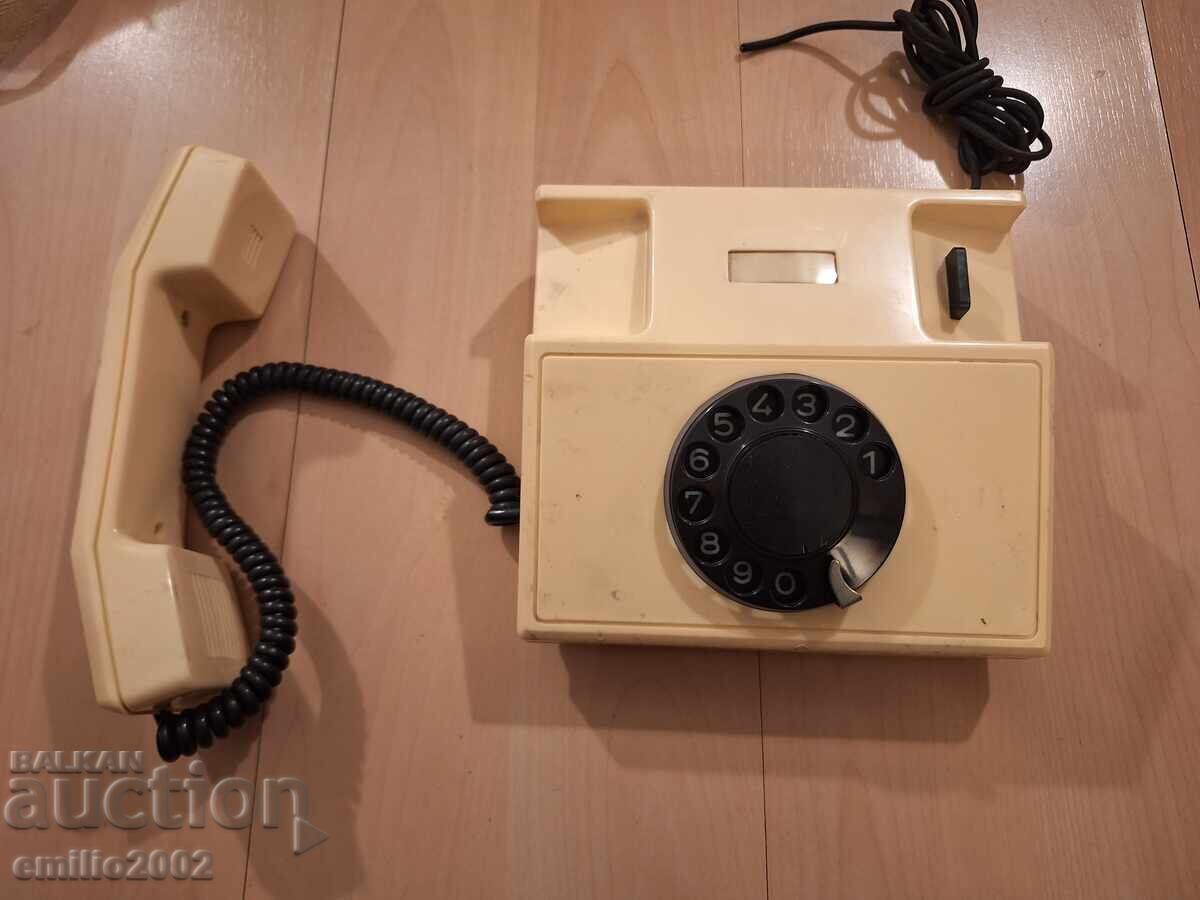Telefon retro cu preț 9.00 BGN | € 4.60