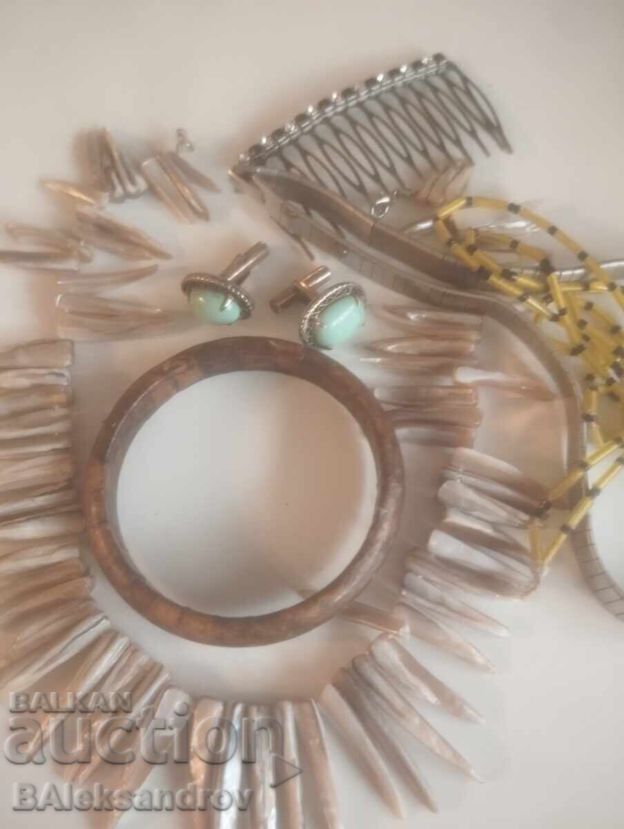 Доставка на Стара кожена кутия с бижута Доставка на Стара кожена кутия с бижута