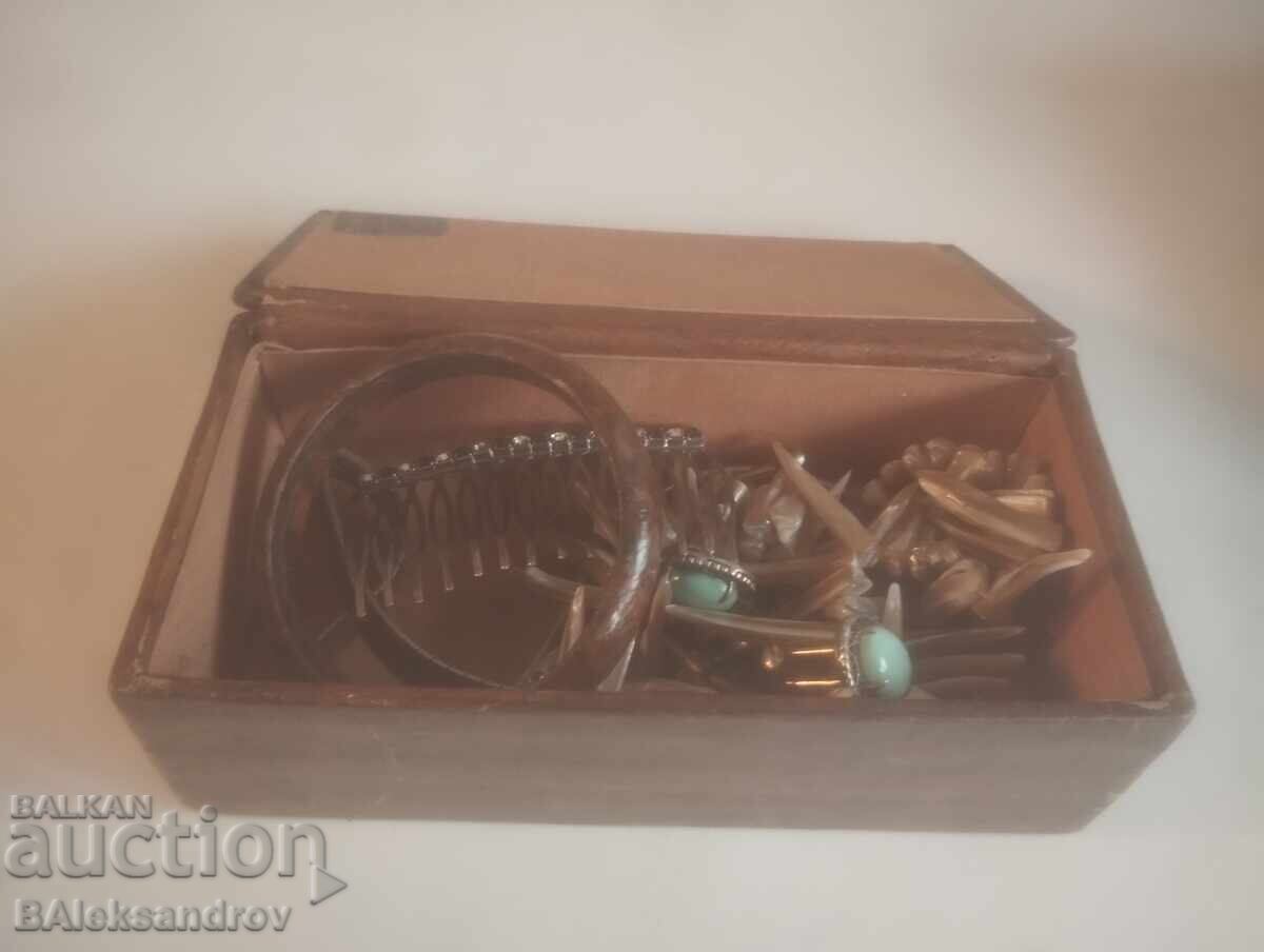 Стара кожена кутия с бижута Стара кожена кутия с бижута