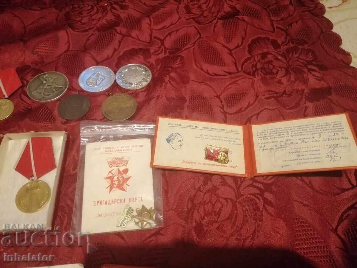 Аукцион Лот СОЦ медали значки с документи и др Аукцион Лот СОЦ медали значки с документи и др