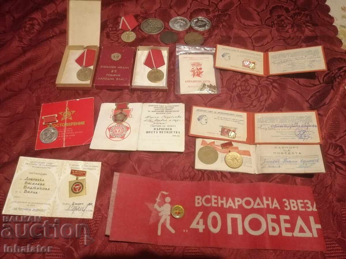 Лот СОЦ медали значки с документи и др Лот СОЦ медали значки с документи и др