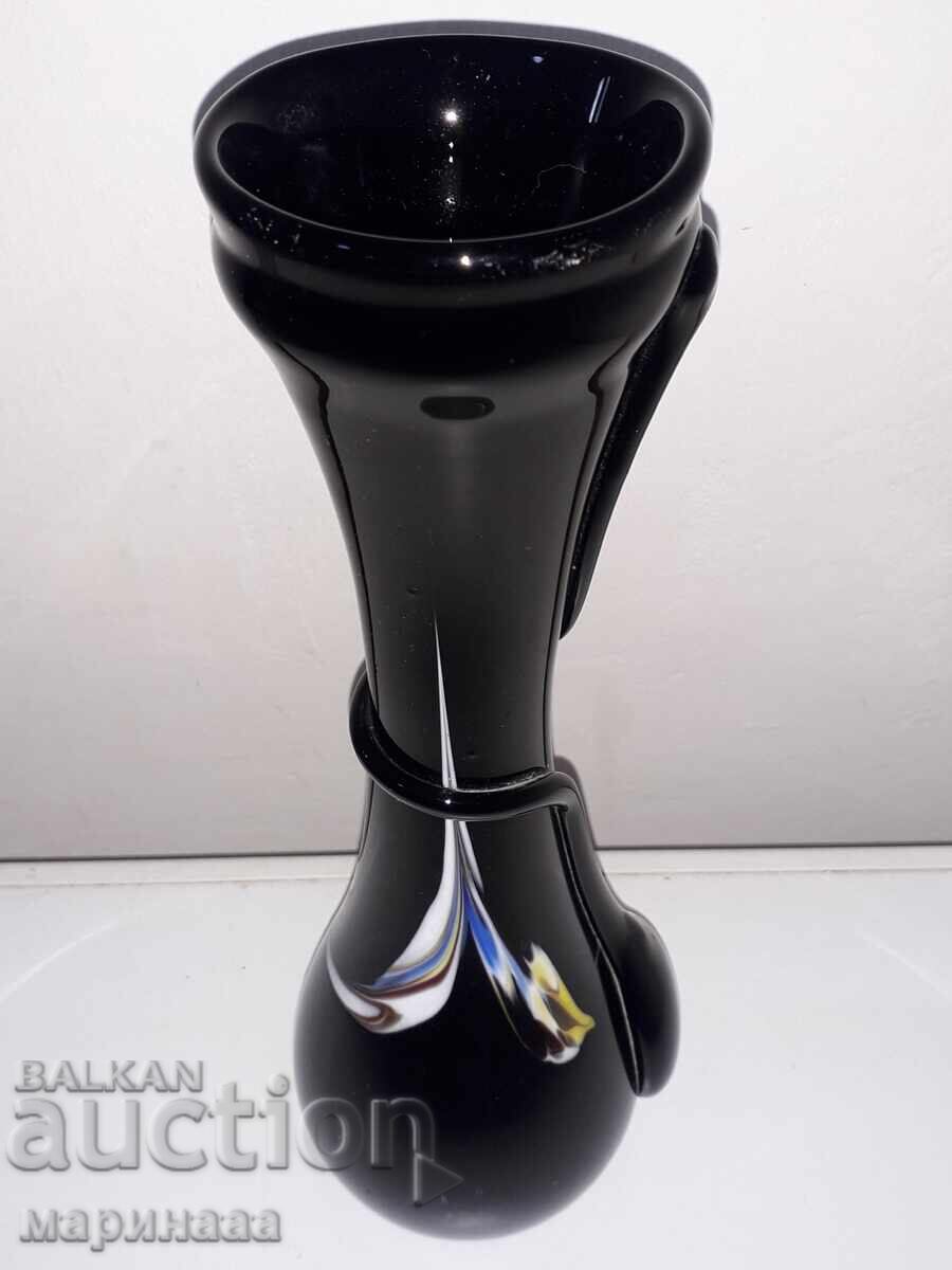 VAZĂ MASIVĂ ÎNALTĂ. BG. STICLĂ SUFLATĂ cu preț 8.00 BGN | € 4.09