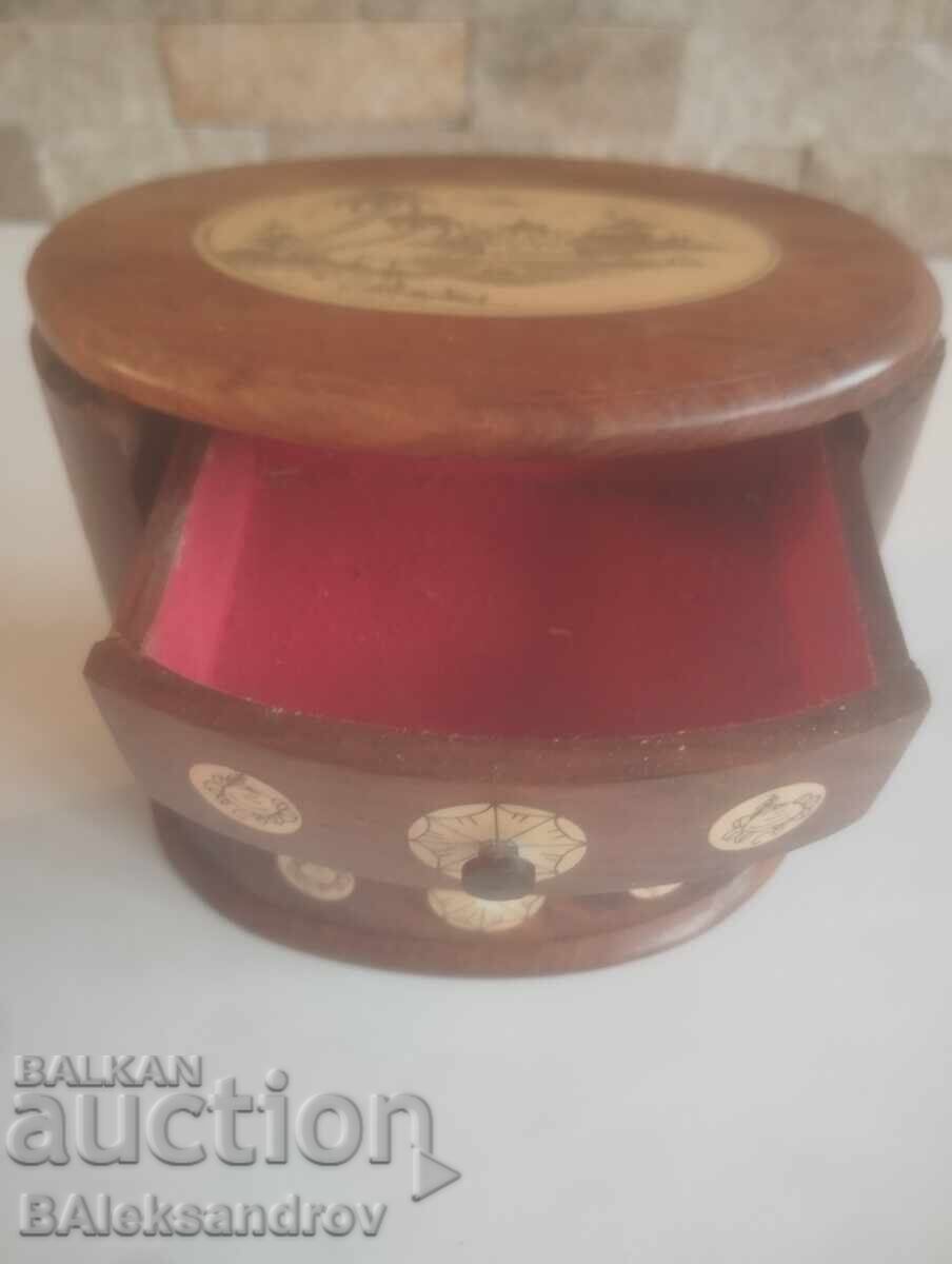 Delivery of Old box mahogany and bone Delivery of Old box mahogany and bone