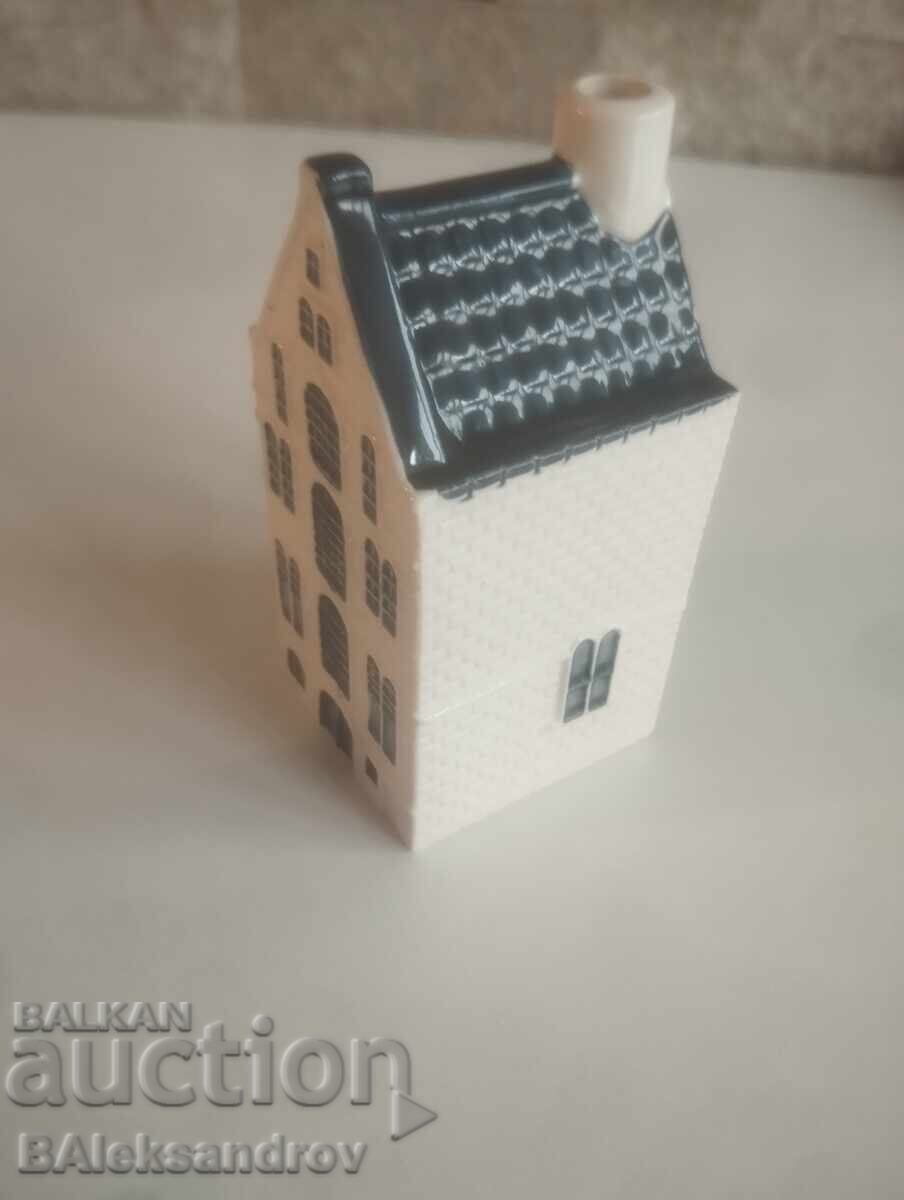 Колекционерска порцеланова къщичка с цена 11.00 лв. | € 5.62 Колекционерска порцеланова къщичка с цена 11.00 лв. | € 5.62