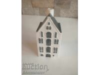 Căsuță din porțelan pentru colecție