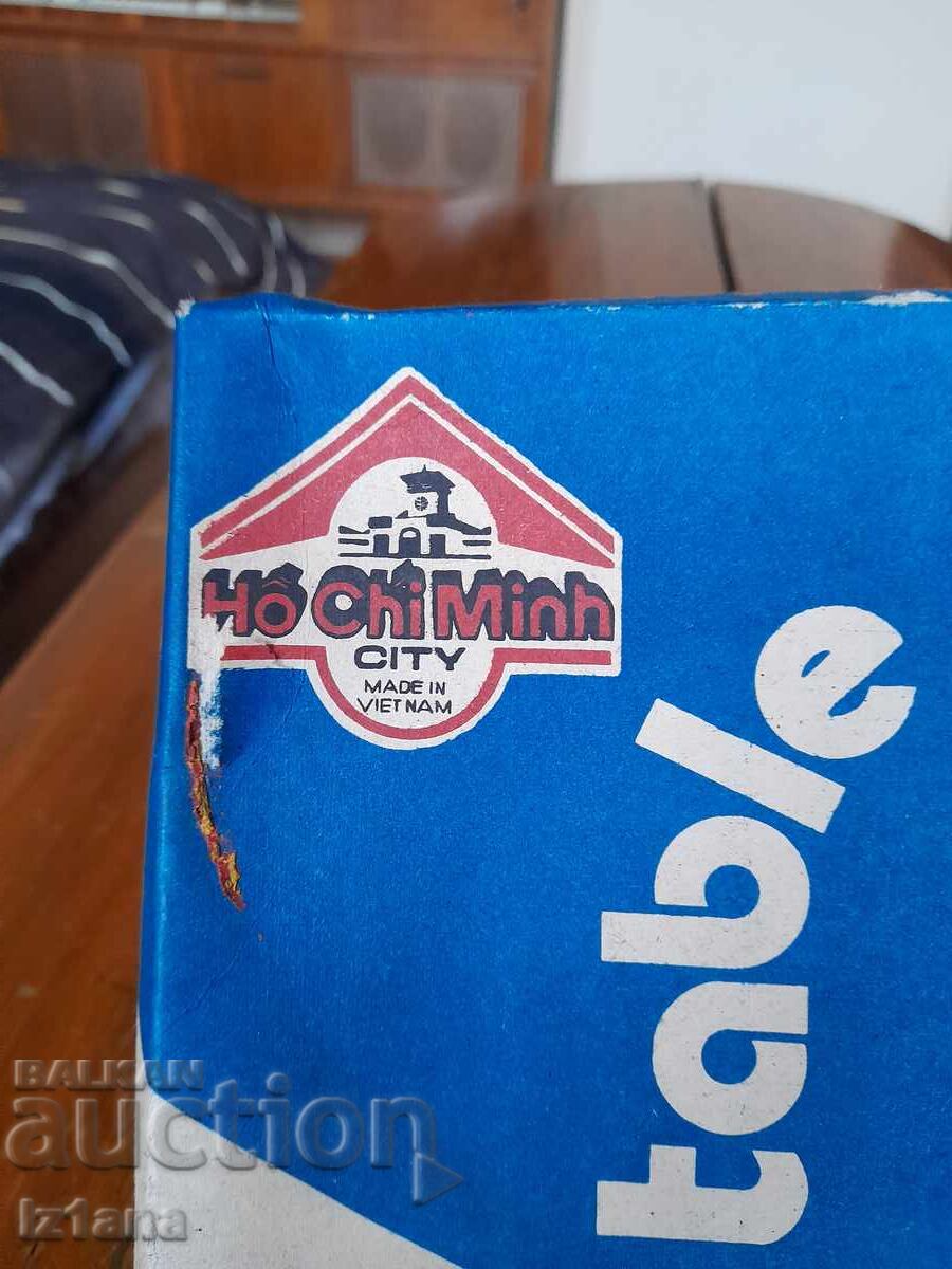 Veche paletă de tenis de masă vietnameză cu preț 32.00 BGN | € 16.36