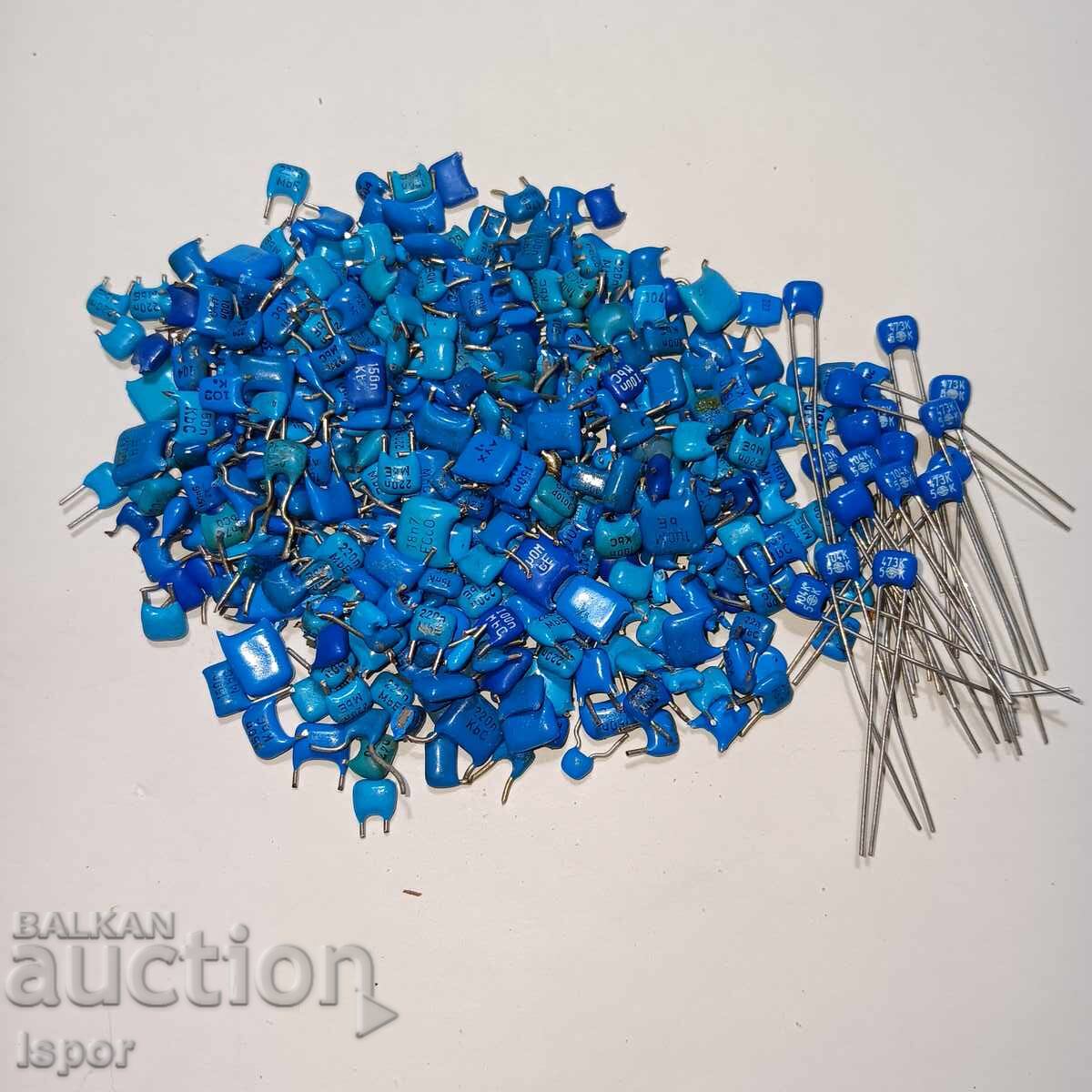 Кондензатори Кондензатори