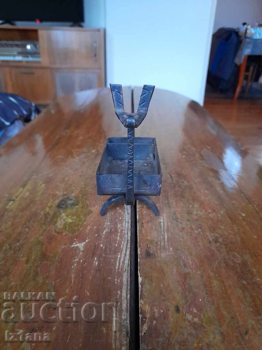 Παλιό κηροπήγιο με τιμή 22.00 BGN | € 11.25