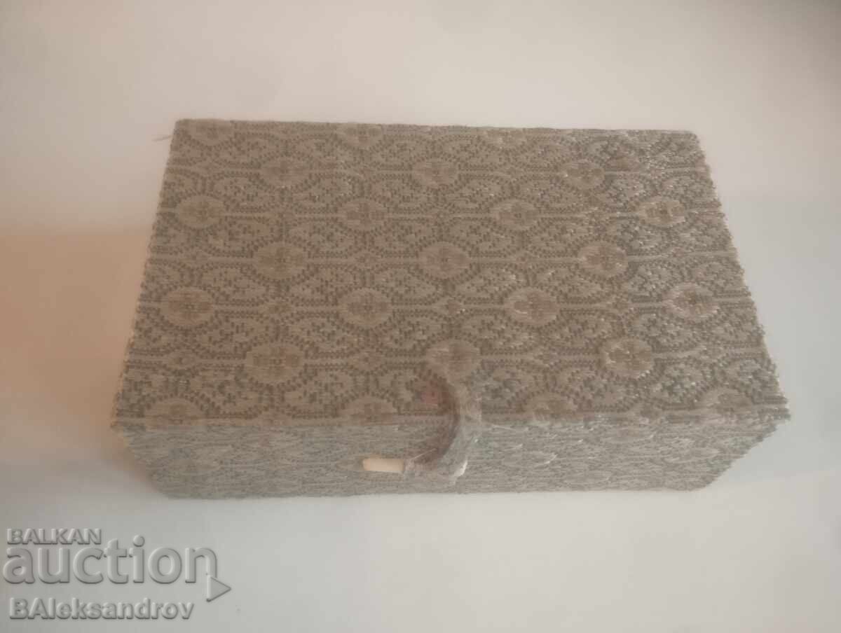 Cutie veche cu preț 9.00 BGN | € 4.60